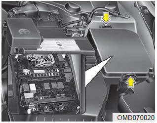 Cambio del fusible del panel del compartimento del motor 